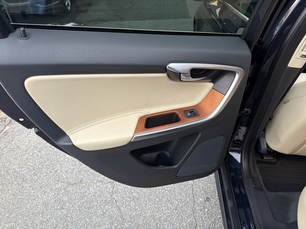 2017 Volvo XC60 Image 33