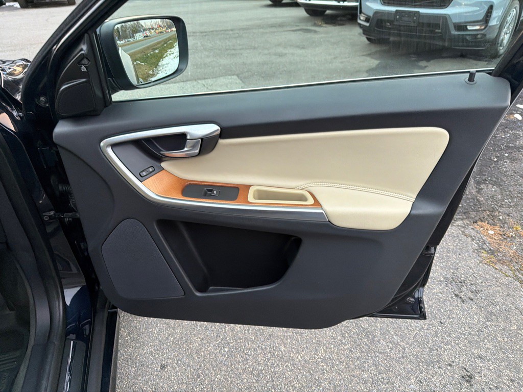 2017 Volvo XC60 Image 34