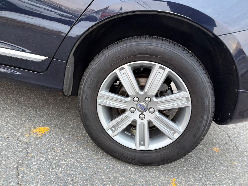 2017 Volvo XC60 Image 38