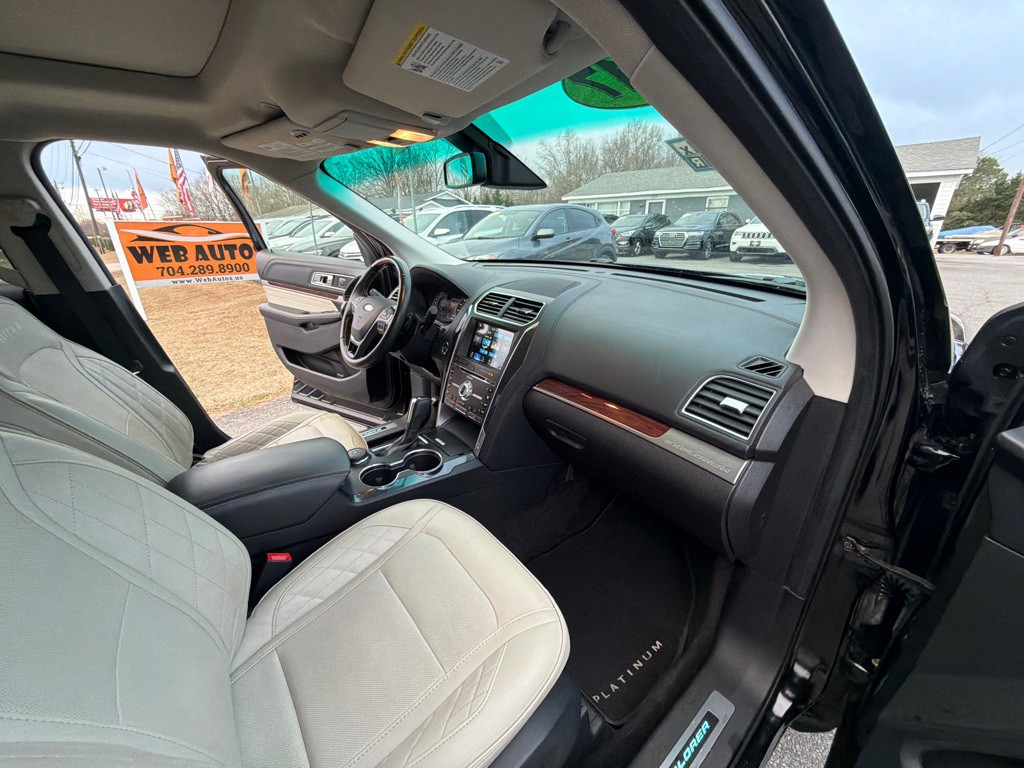 2017 Ford Explorer Image 17