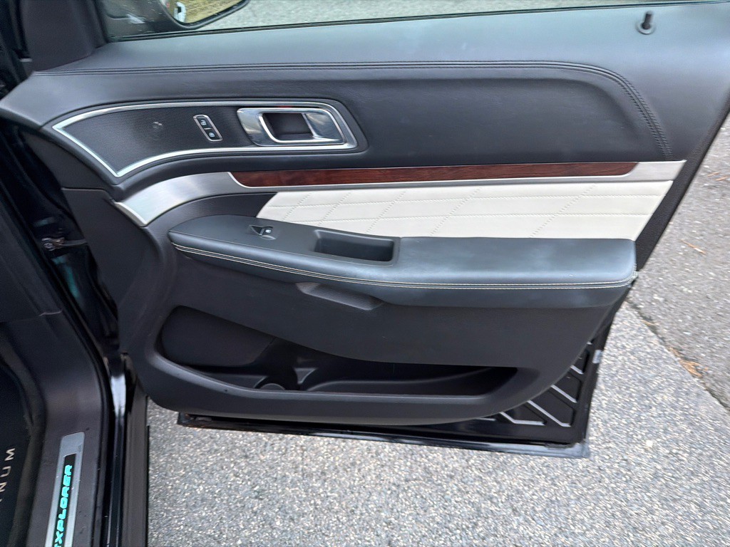 2017 Ford Explorer Image 33