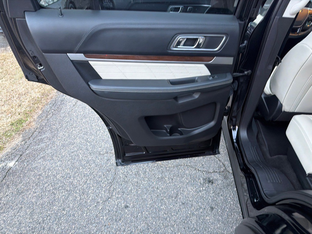 2017 Ford Explorer Image 35