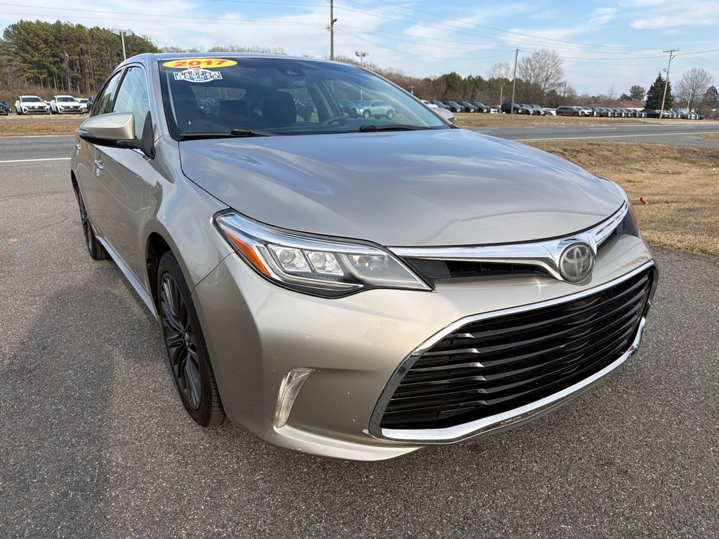 2017 Toyota Avalon Image 2