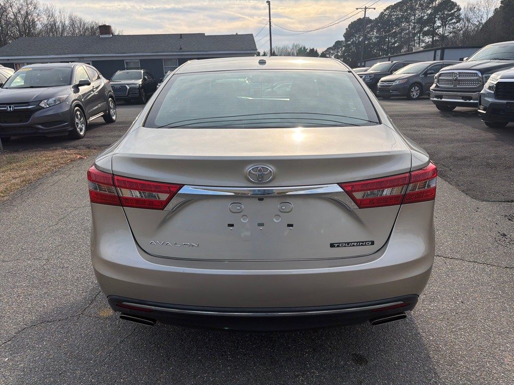 2017 Toyota Avalon Image 8