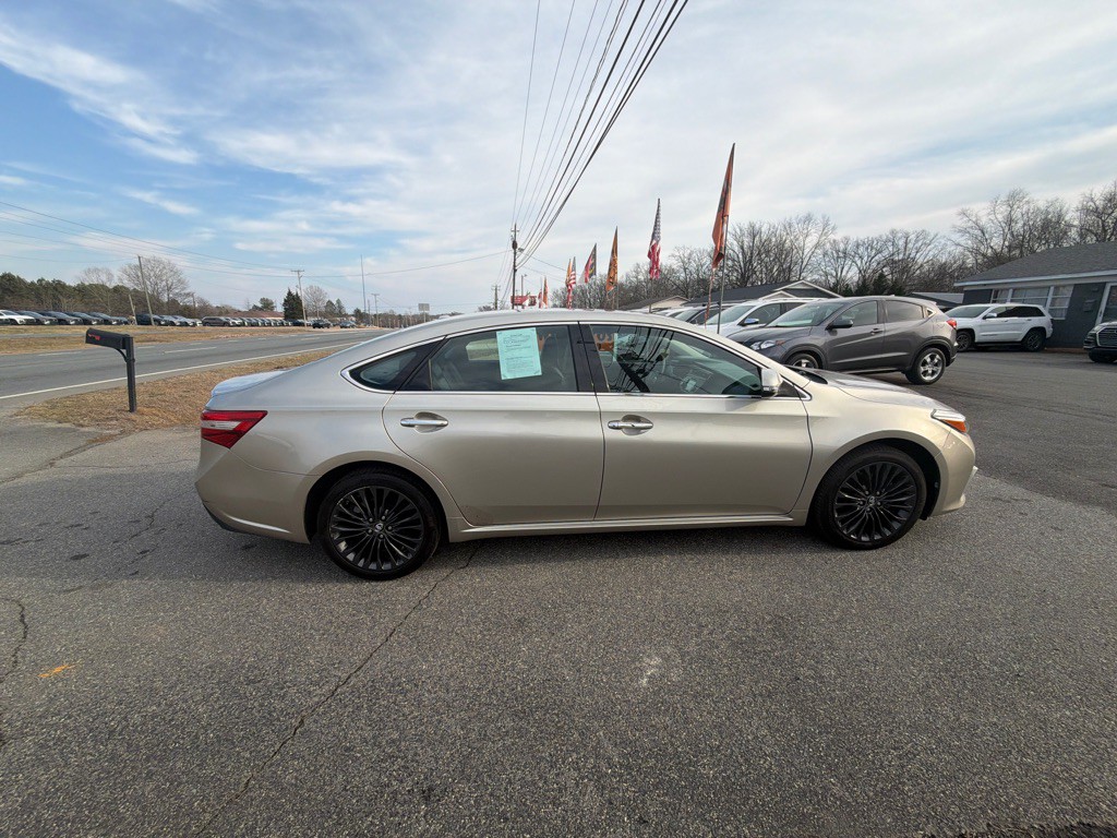 2017 Toyota Avalon Image 9