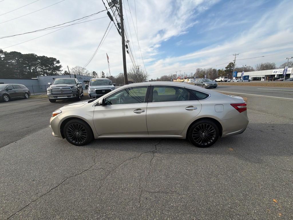 2017 Toyota Avalon Image 10
