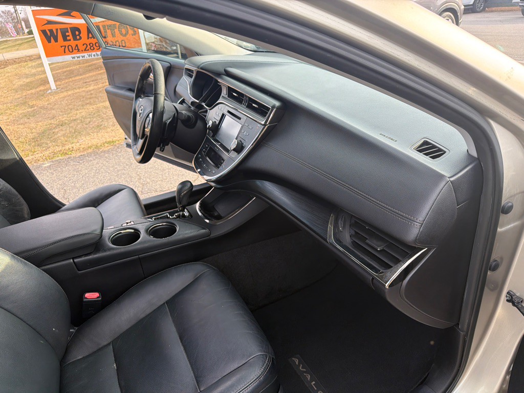 2017 Toyota Avalon Image 22