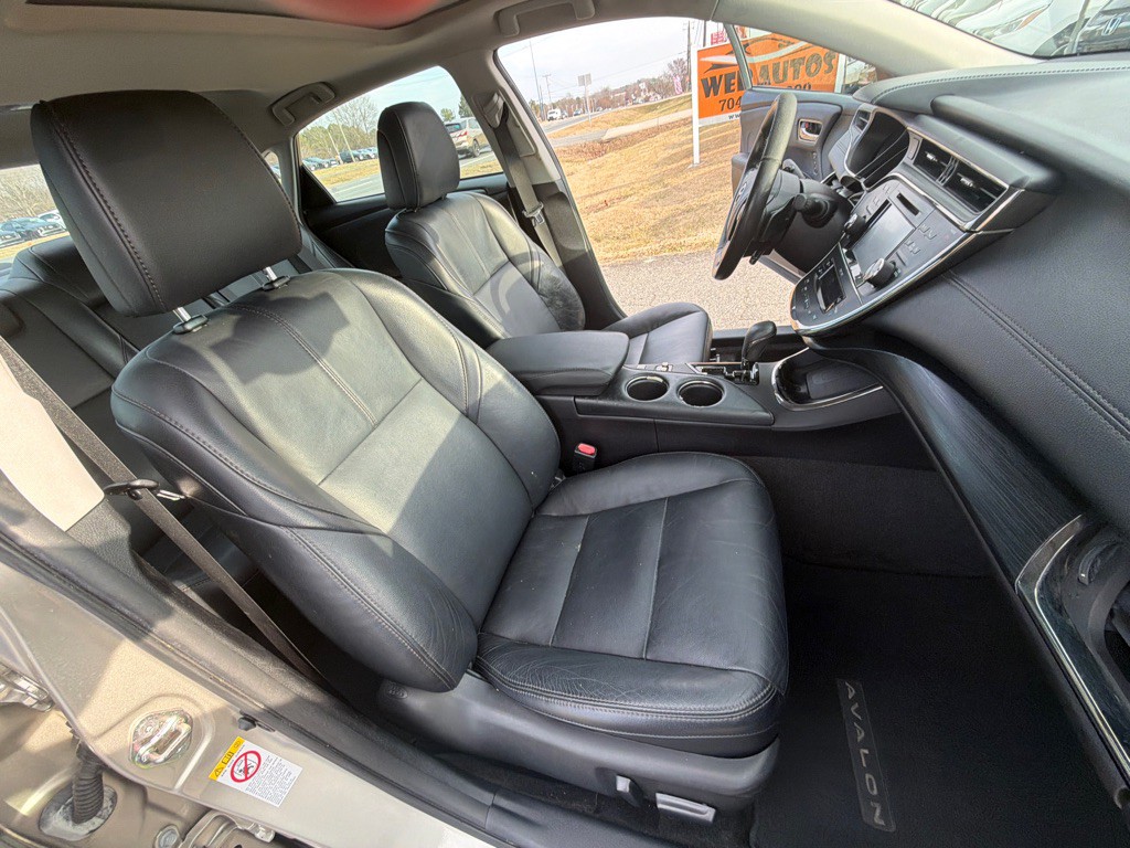 2017 Toyota Avalon Image 23