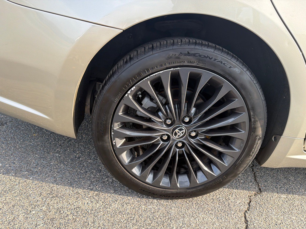 2017 Toyota Avalon Image 32