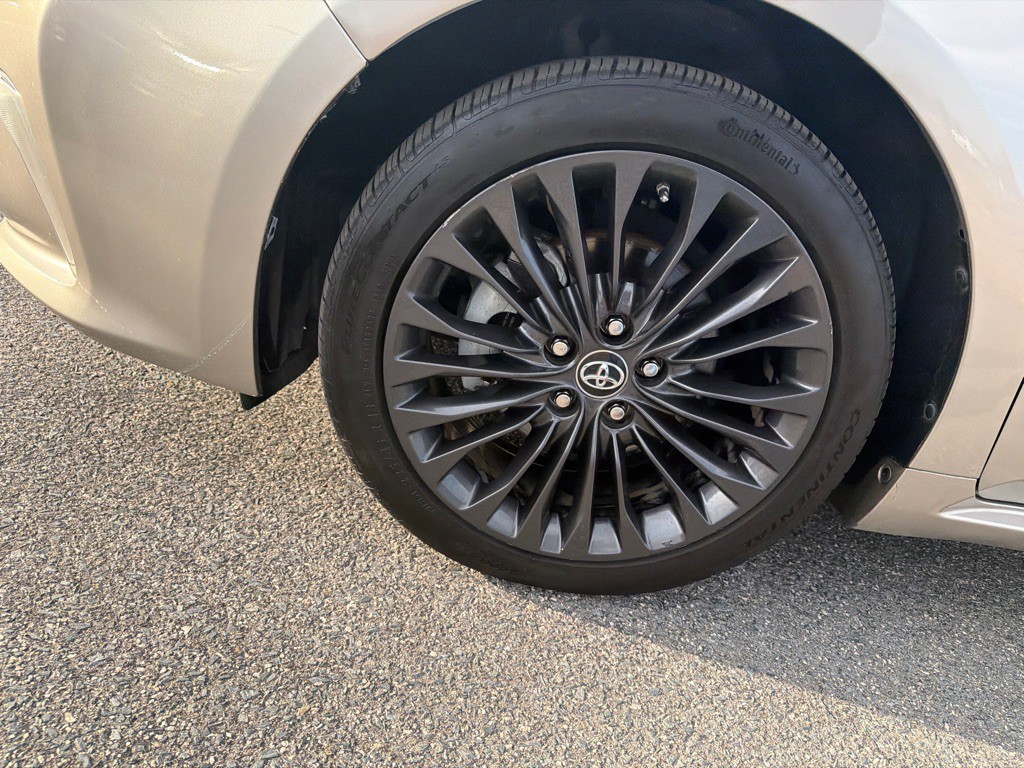 2017 Toyota Avalon Image 34