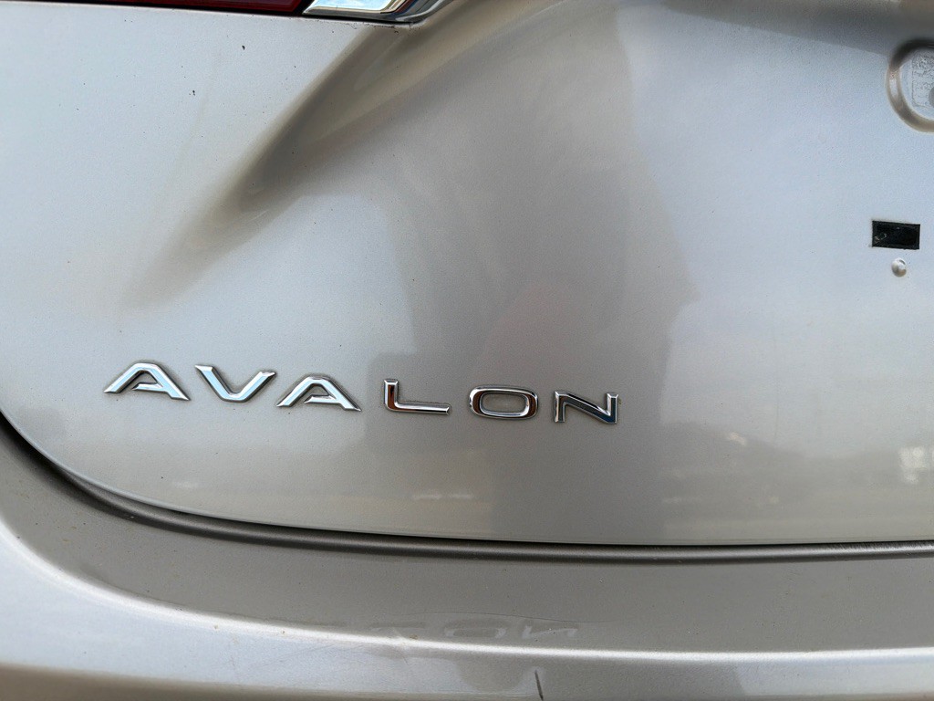 2017 Toyota Avalon Image 38