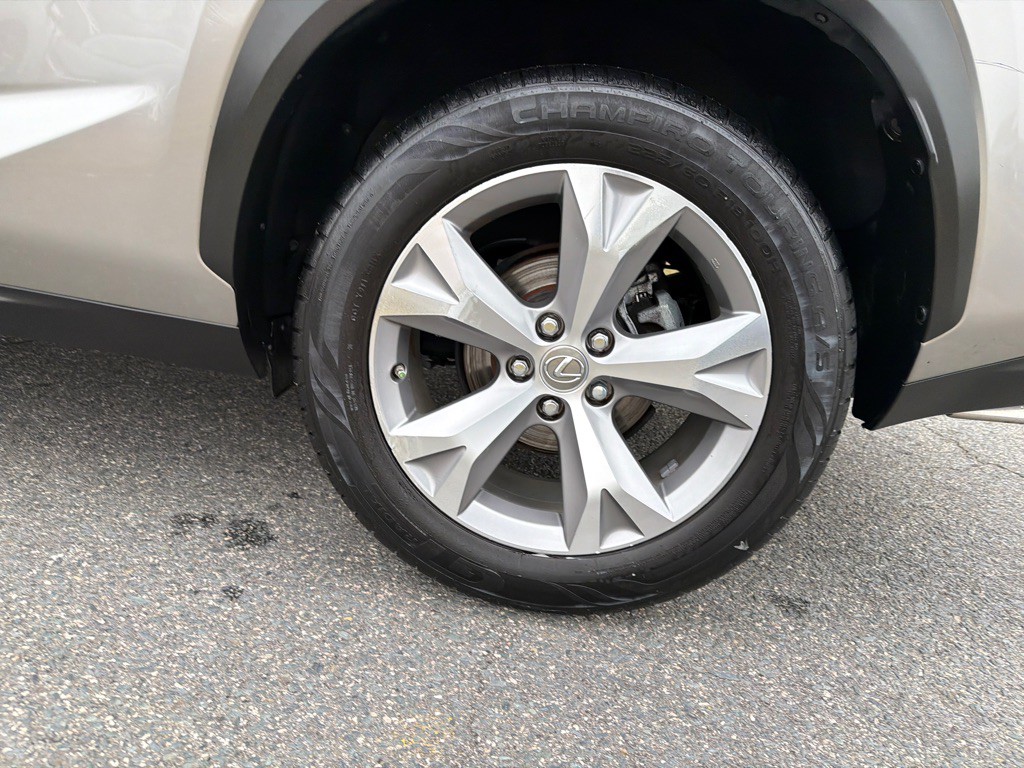 2017 Lexus NX Image 31