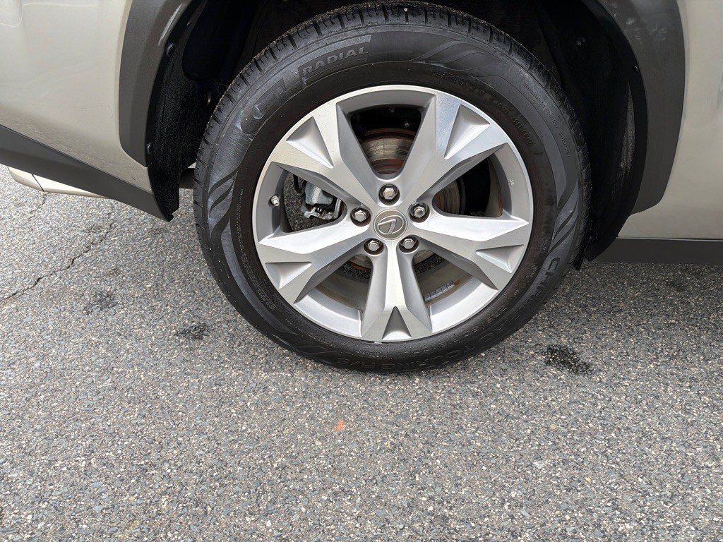 2017 Lexus NX Image 32