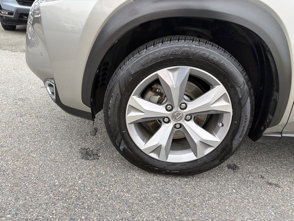 2017 Lexus NX Image 34