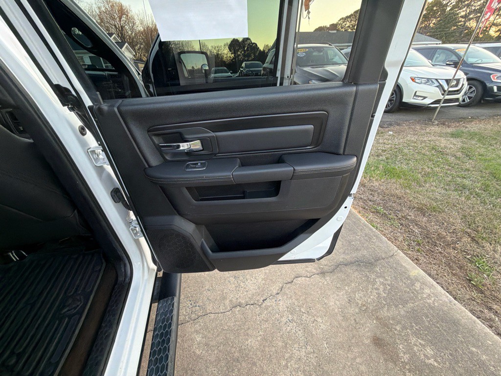 2017 RAM 1500 Image 32