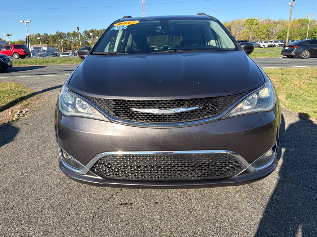 2017 Chrysler Pacifica Image 3