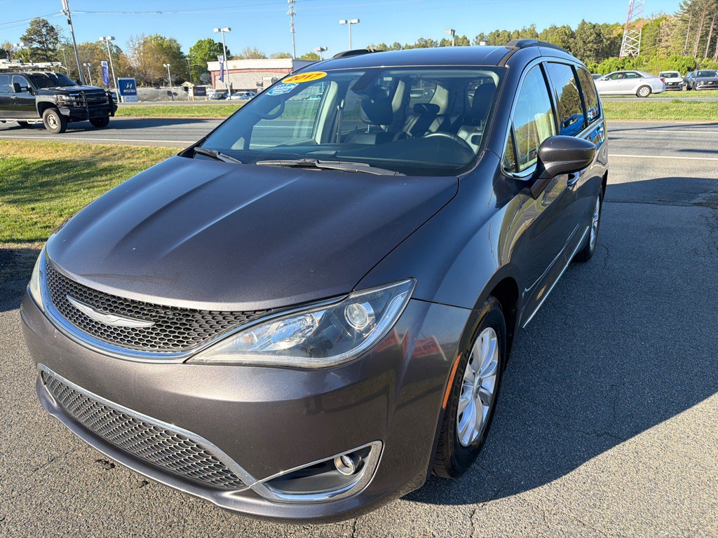 2017 Chrysler Pacifica Image 4