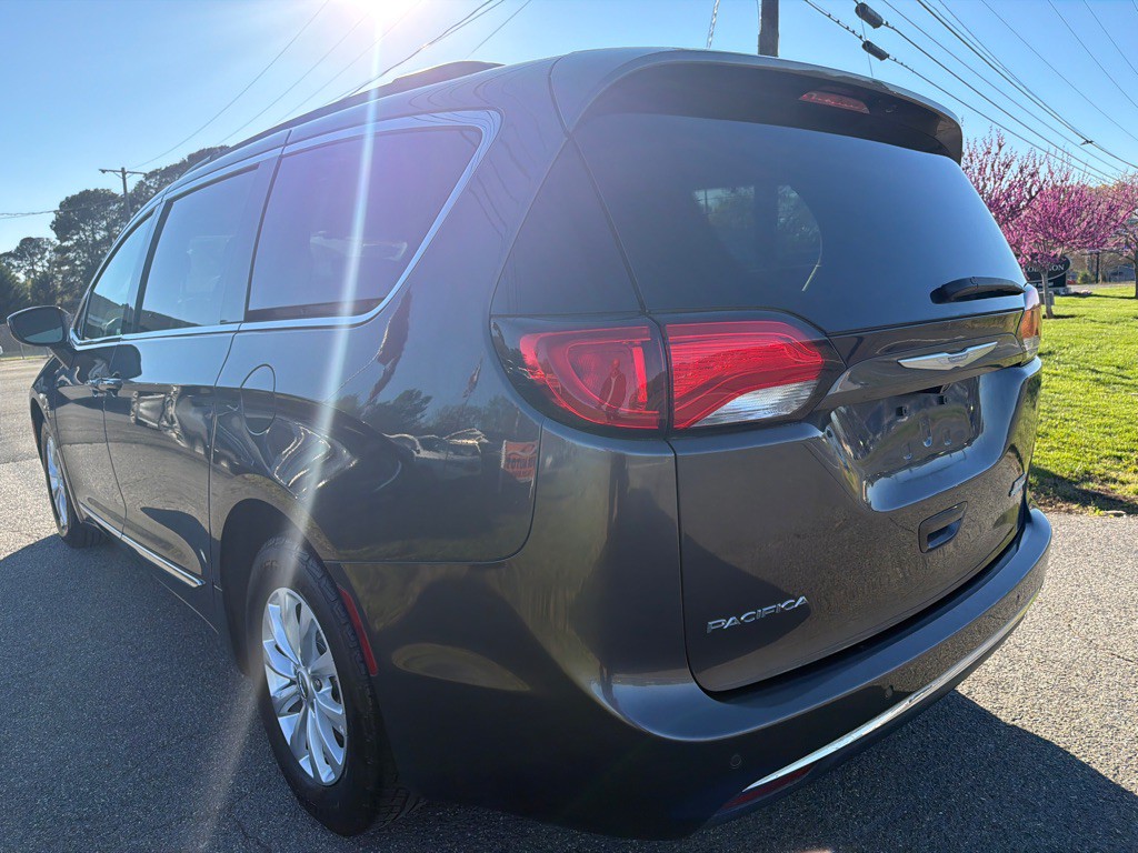 2017 Chrysler Pacifica Image 7