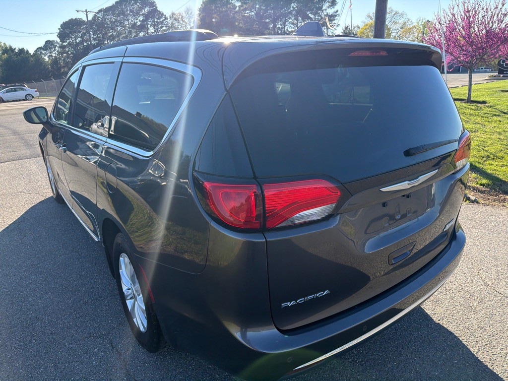 2017 Chrysler Pacifica Image 10