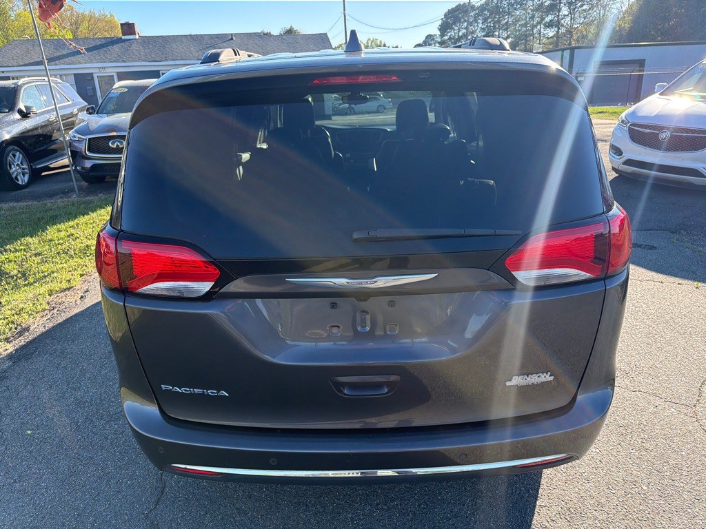 2017 Chrysler Pacifica Image 12