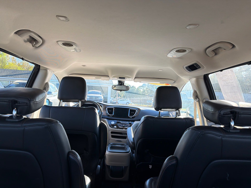 2017 Chrysler Pacifica Image 15