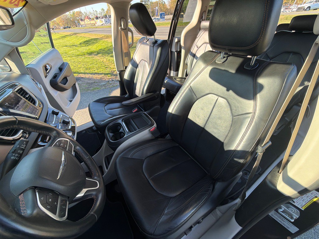 2017 Chrysler Pacifica Image 25