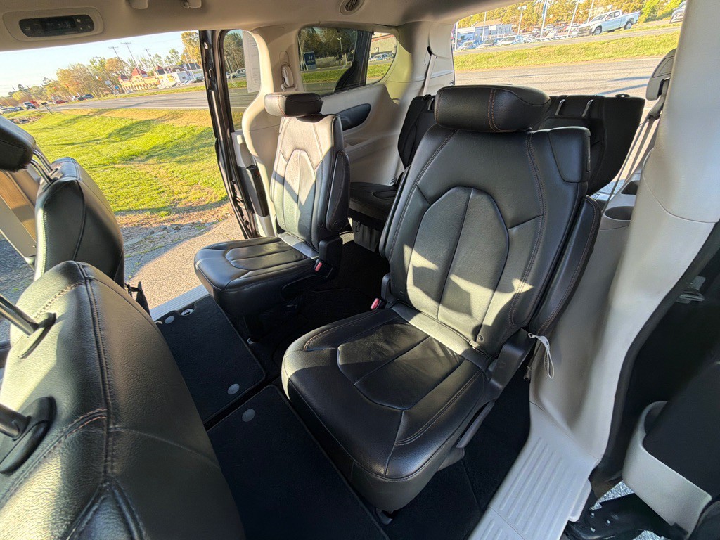 2017 Chrysler Pacifica Image 26