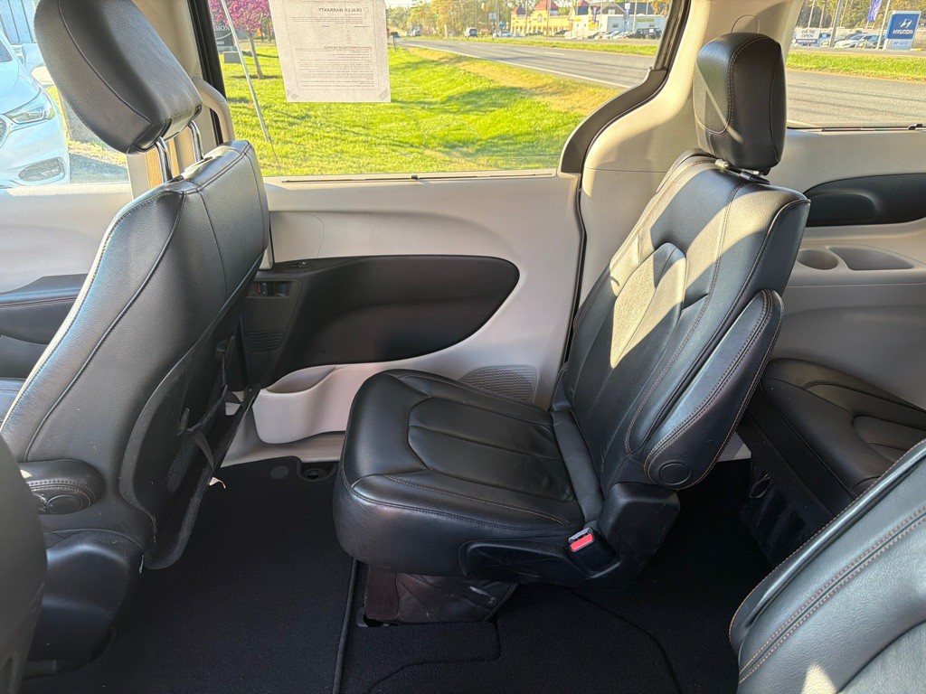 2017 Chrysler Pacifica Image 32