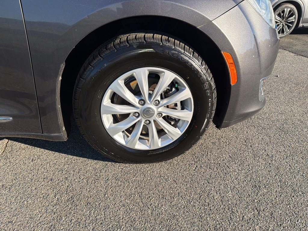 2017 Chrysler Pacifica Image 36