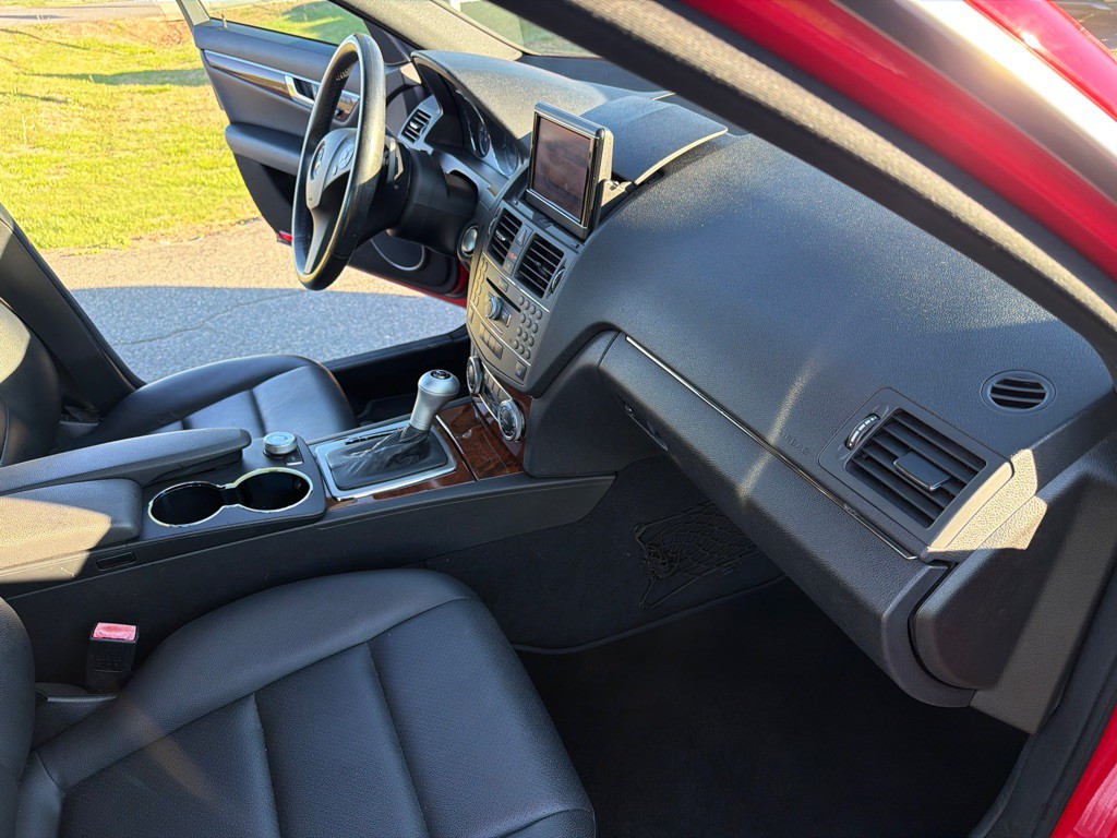 2010 Mercedes-Benz C-Class Image 18