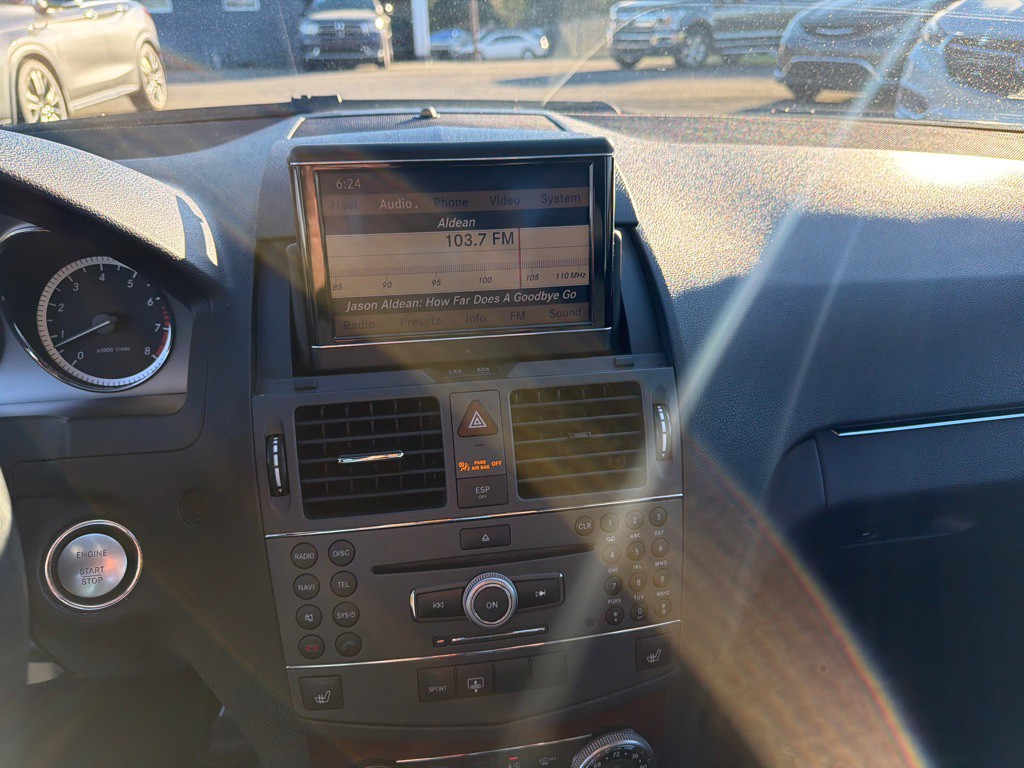 2010 Mercedes-Benz C-Class Image 21