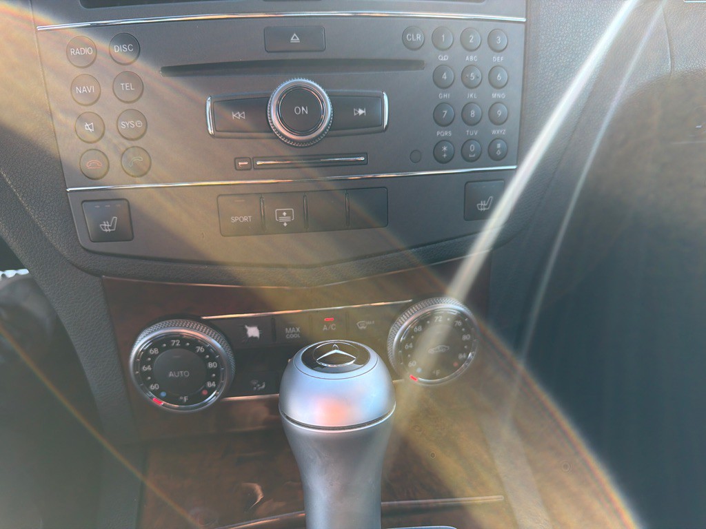 2010 Mercedes-Benz C-Class Image 23