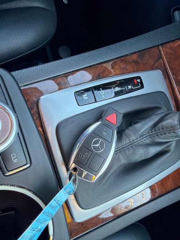 2010 Mercedes-Benz C-Class Image 24