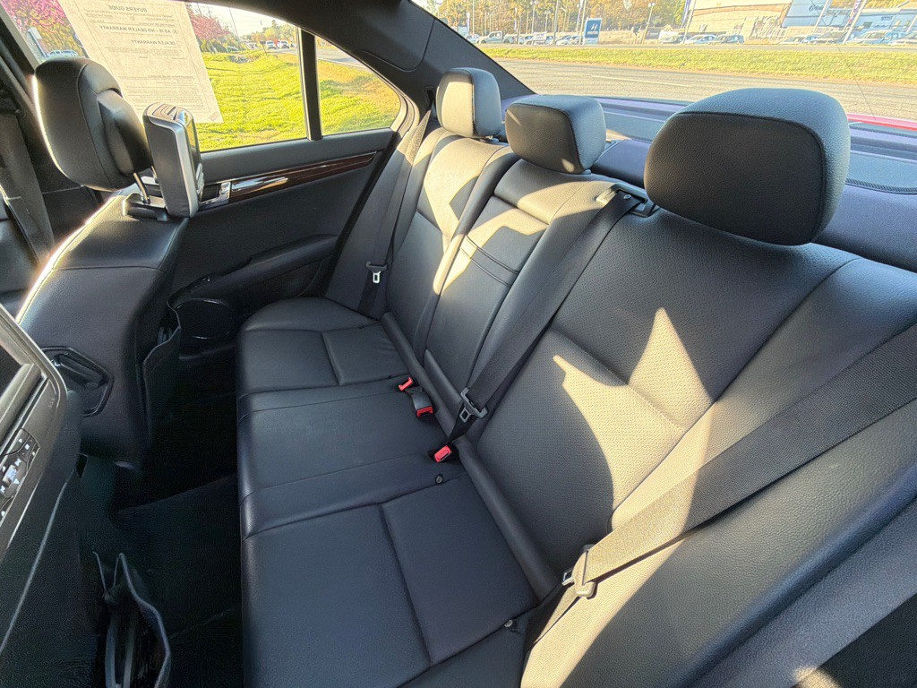 2010 Mercedes-Benz C-Class Image 27