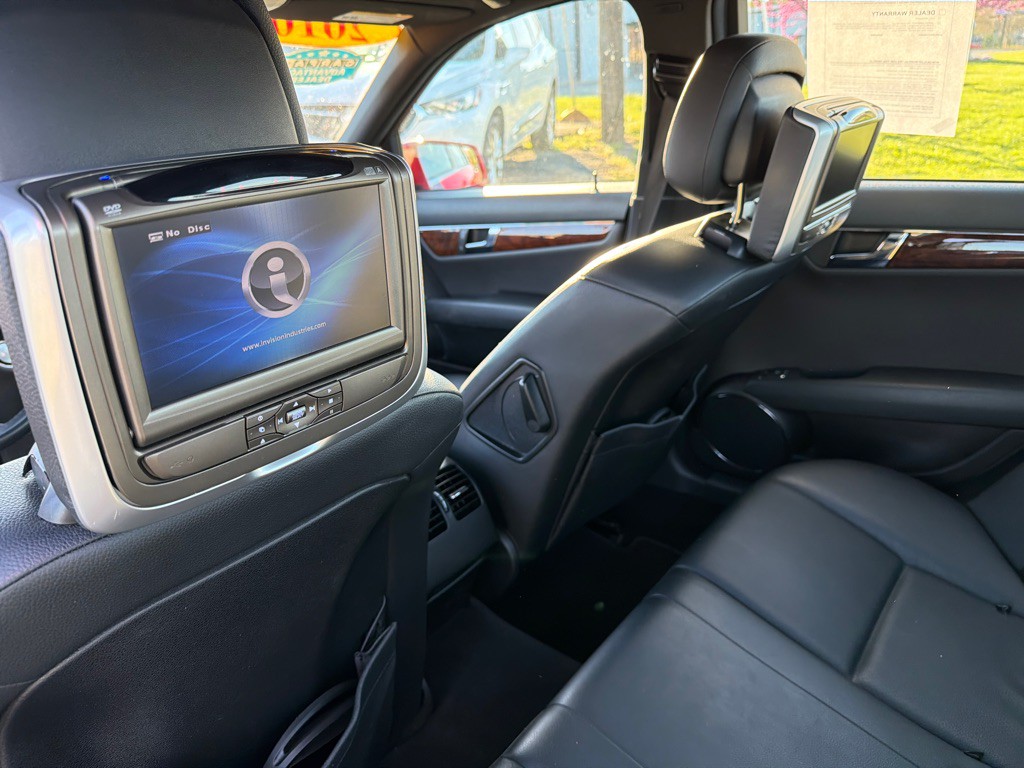 2010 Mercedes-Benz C-Class Image 28