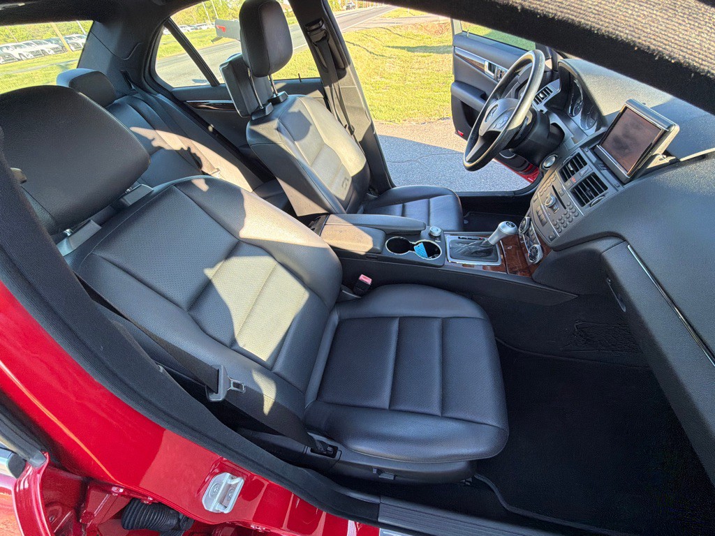 2010 Mercedes-Benz C-Class Image 30