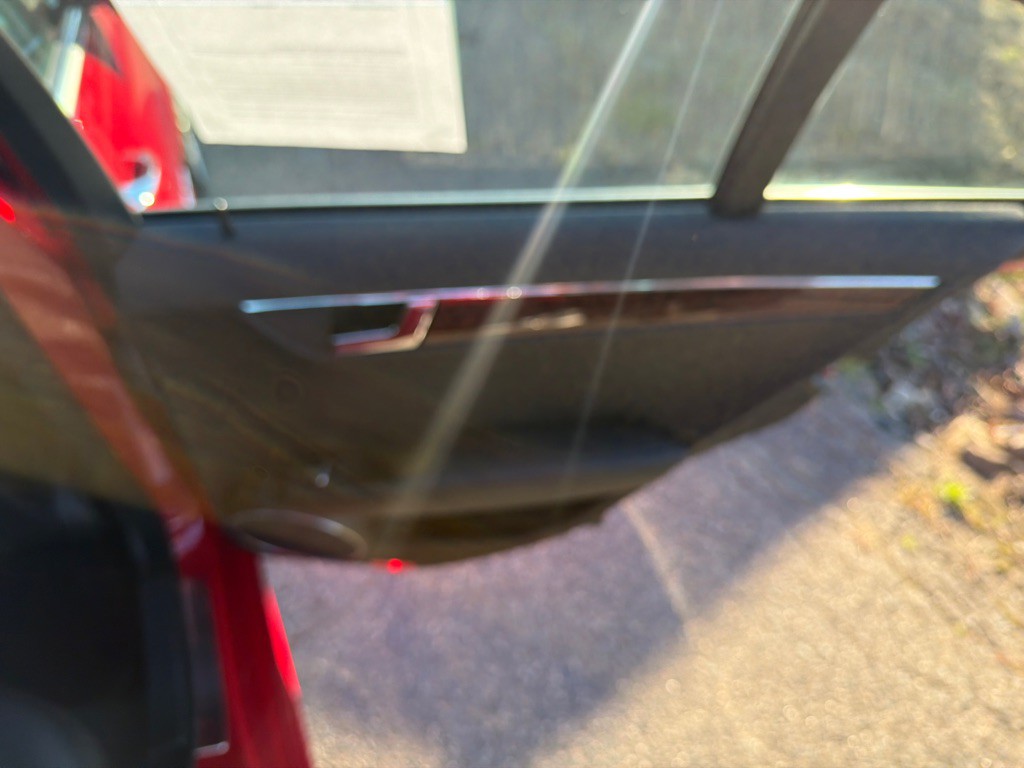 2010 Mercedes-Benz C-Class Image 32