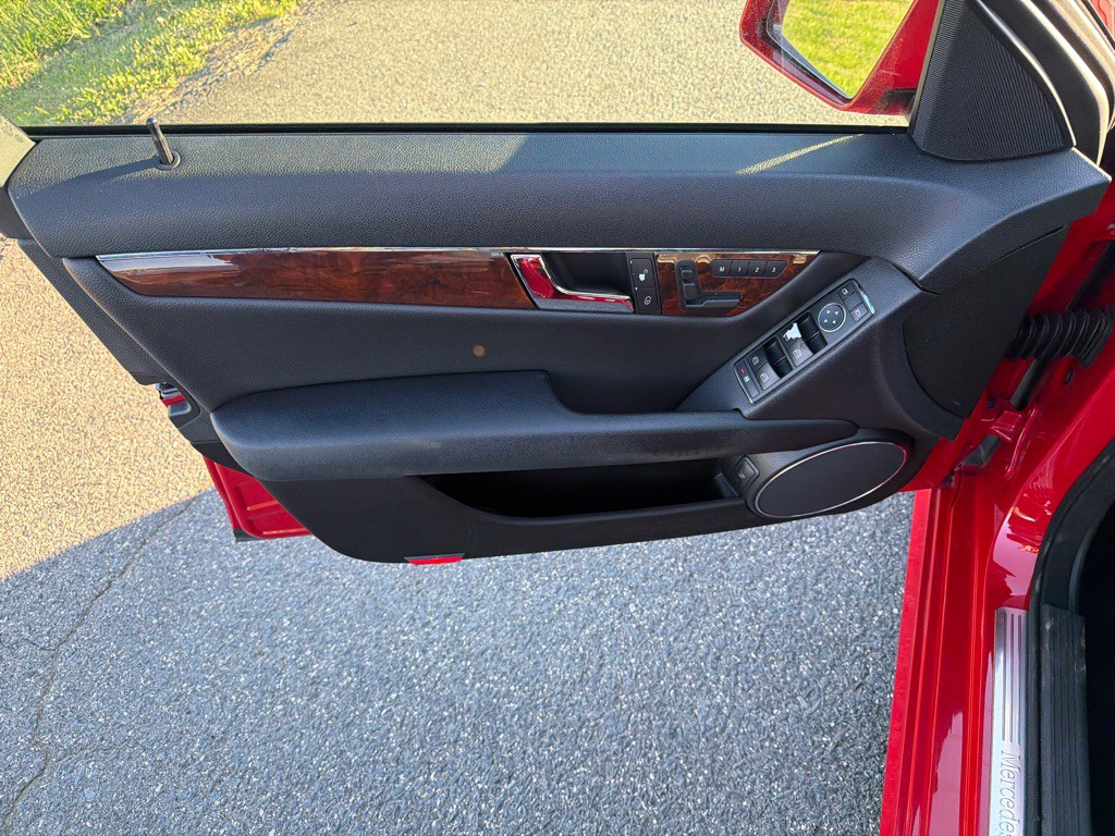 2010 Mercedes-Benz C-Class Image 33