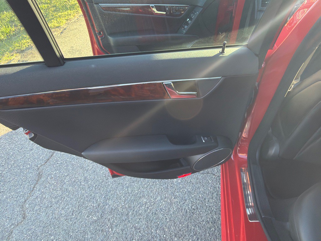 2010 Mercedes-Benz C-Class Image 34