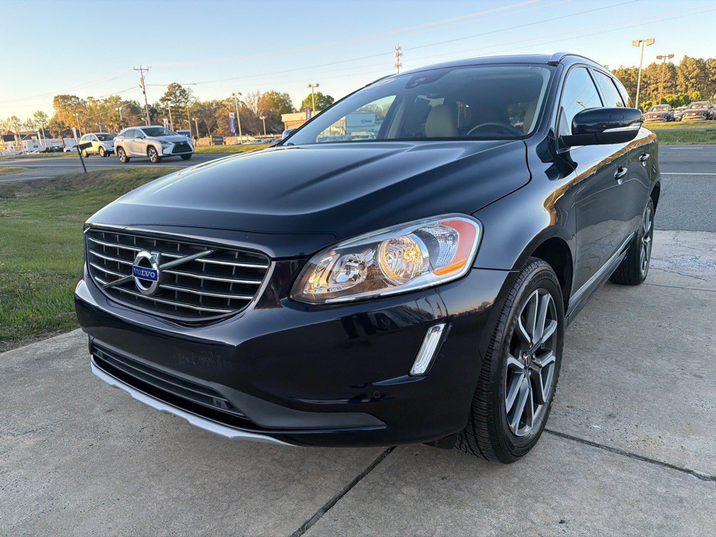 2016 Volvo XC60 Image 1