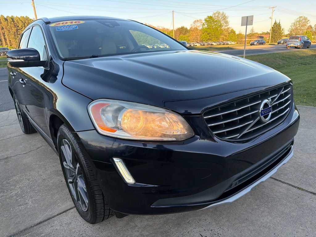 2016 Volvo XC60 Image 2