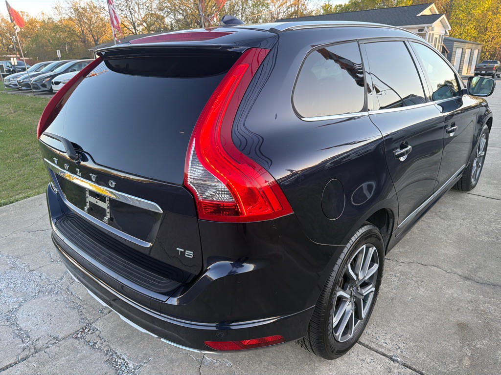 2016 Volvo XC60 Image 11