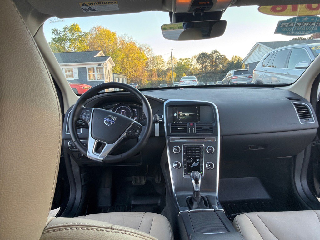 2016 Volvo XC60 Image 17