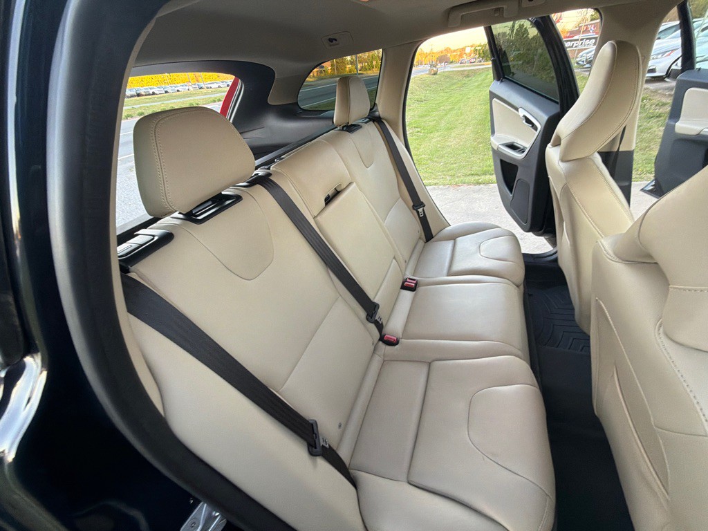 2016 Volvo XC60 Image 30