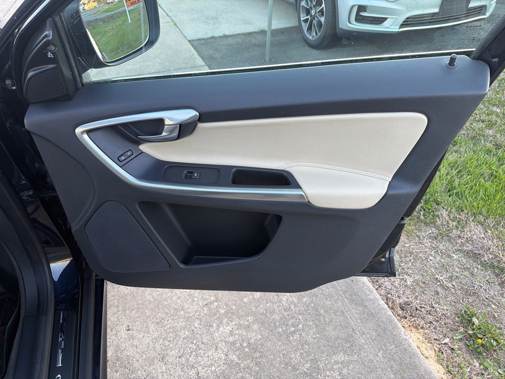 2016 Volvo XC60 Image 33