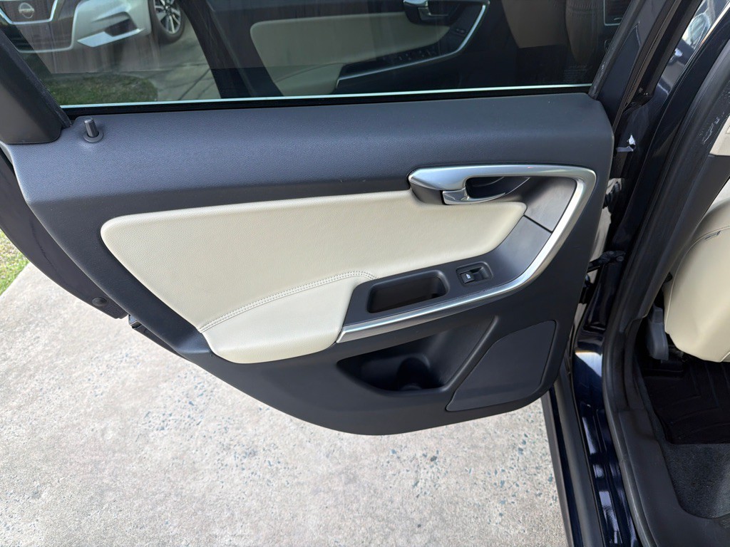 2016 Volvo XC60 Image 34