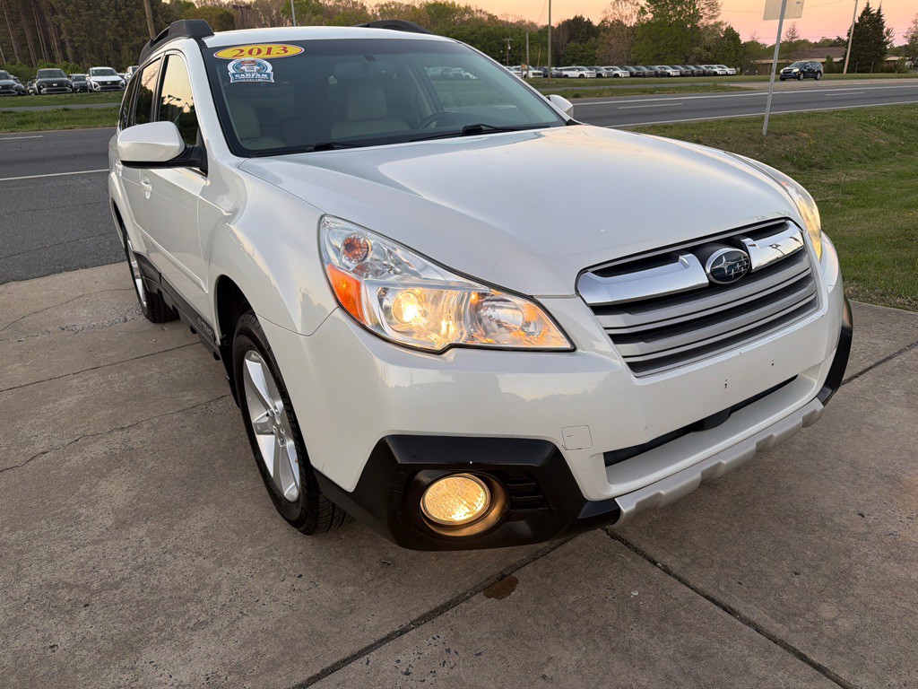 2013 Subaru Outback Image 2