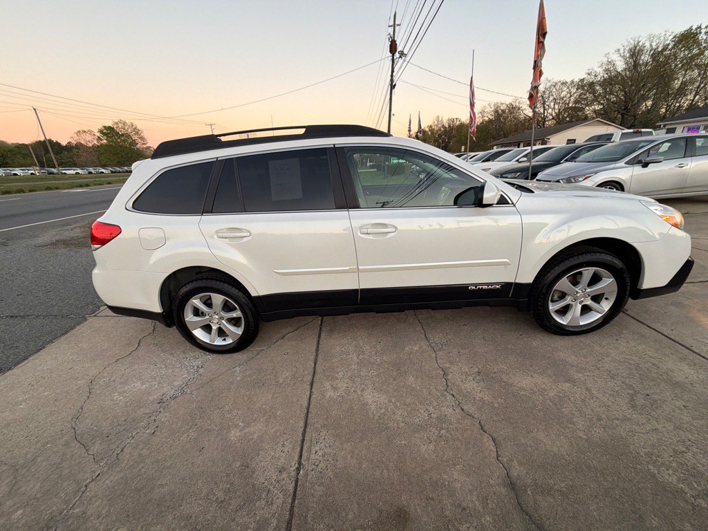 2013 Subaru Outback Image 13