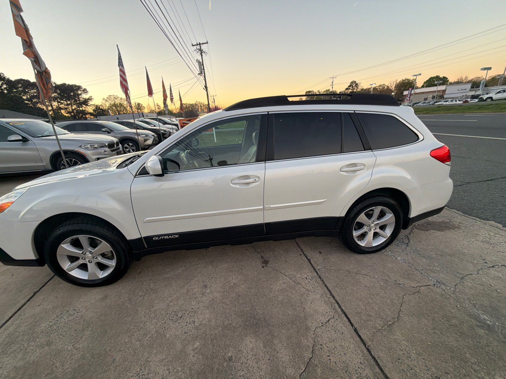2013 Subaru Outback Image 14