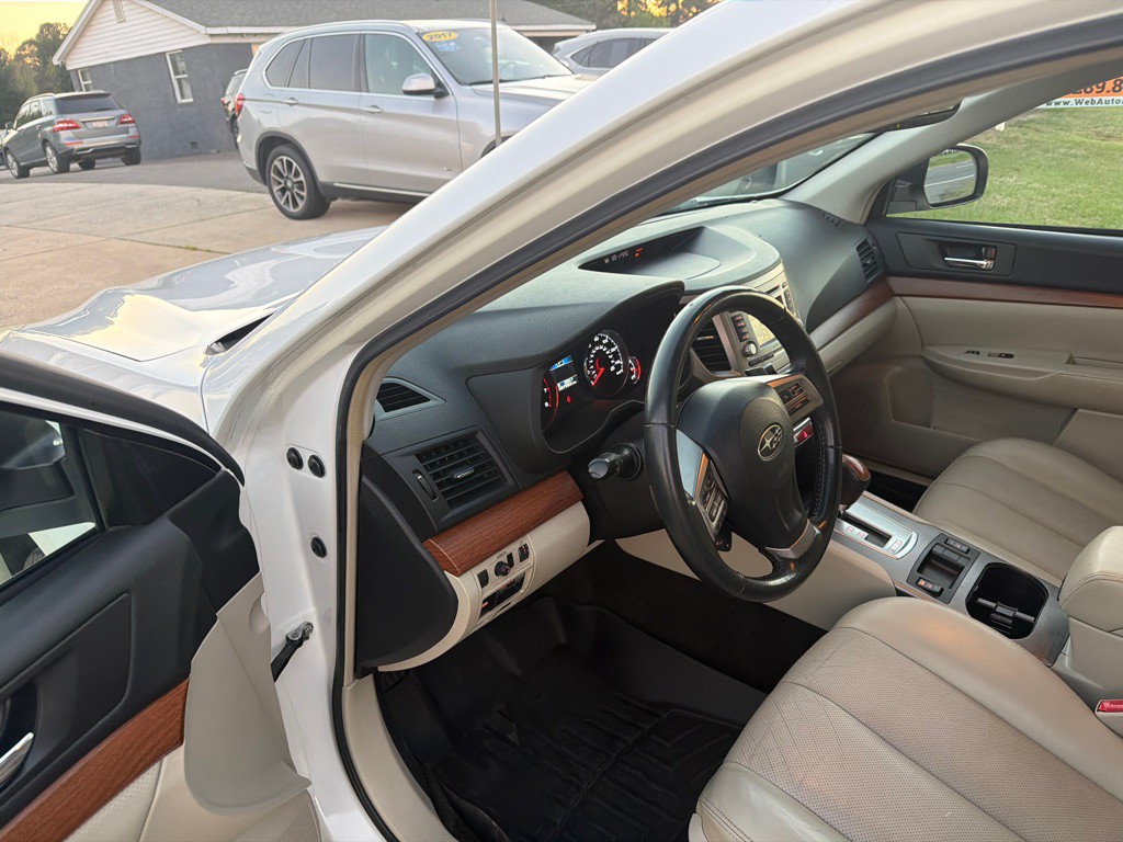 2013 Subaru Outback Image 15